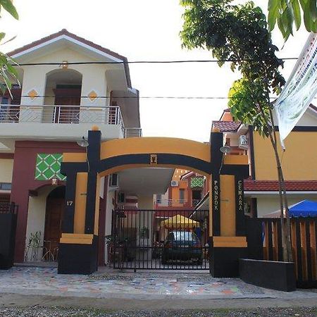 Pondok Cemara Hotel Медан Екстериор снимка