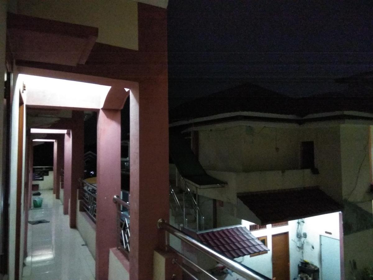 Pondok Cemara Hotel Медан Екстериор снимка