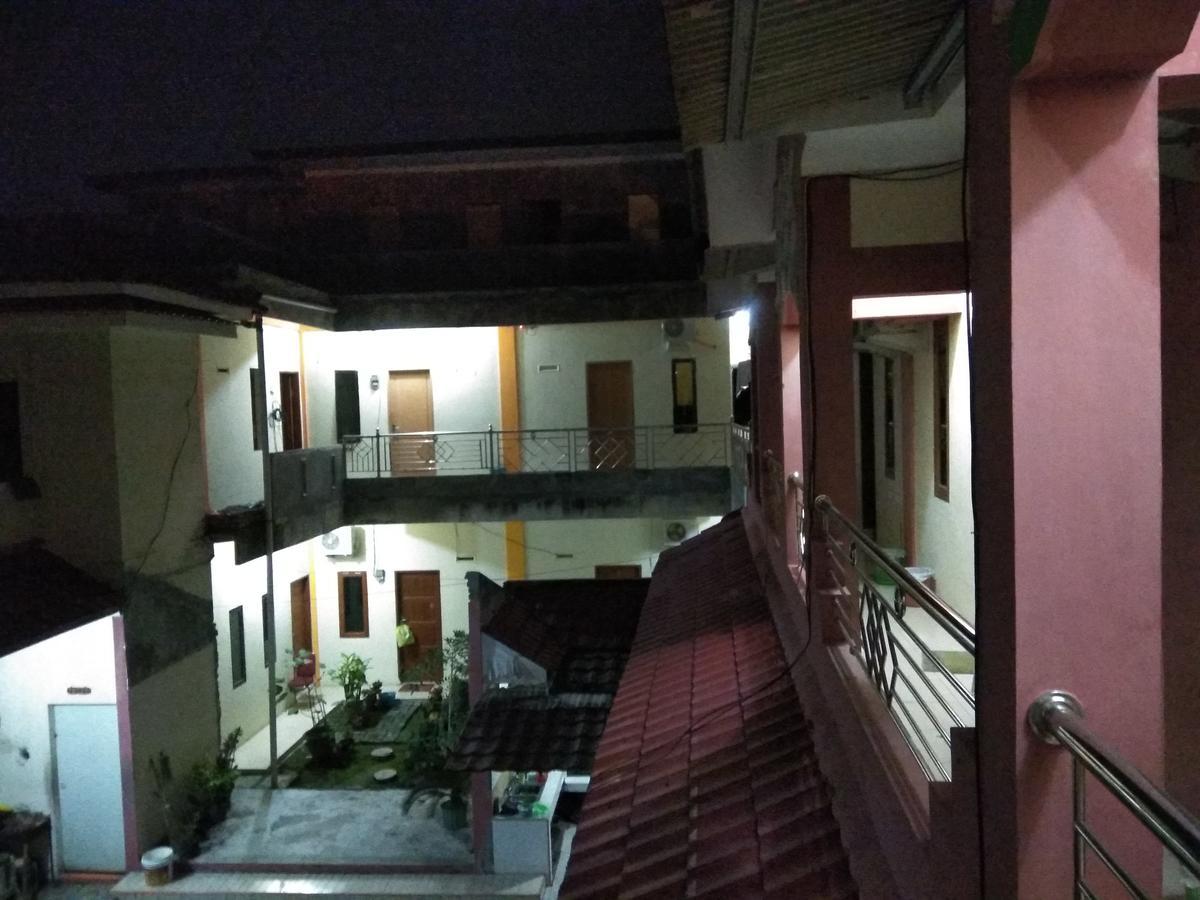 Pondok Cemara Hotel Медан Екстериор снимка